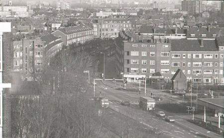 kruispunt bij de BK laan..links ga je naar de vlaardingerdijk rechts naar de julianalaan