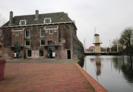 Het Proveniershuis is een rijksmonument in het centrum van Schiedam, gelegen aan de Overschiestraat 1-3. 